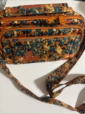 Lug Scoop Crossbody Bag